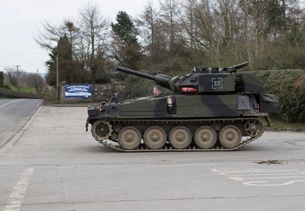 Ирландец приобрел танк, чтобы ездить по пятницам в паб: опубликованы фото