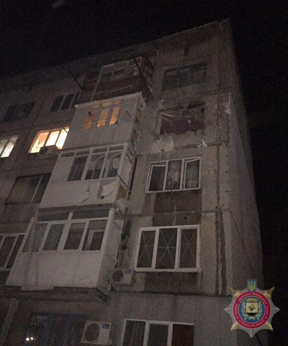 В Авдеевке может разрушиться пятиэтажка после обстрелов террористов: фотофакт