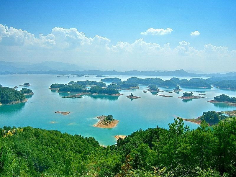 Тысяча островов и затопленные древние города: уникальное озеро в Китае
