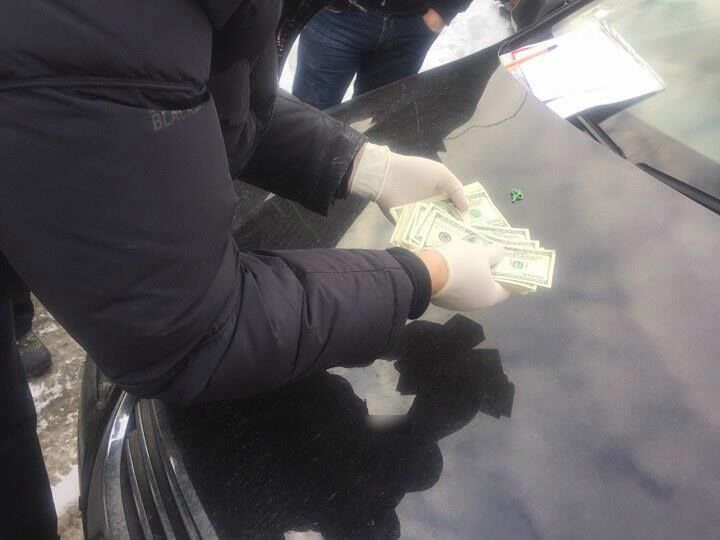 Взятка в $10 тыс.: на Львовщине задержали помощника нардепа