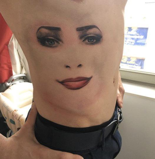 Худшее в истории: сербский футболист ужаснул кошмарным тату с изображением своей жены - опубликовано фото