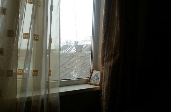 "Варварские обстрелы": опубликованы фото последствий атак террористов на Марьинку