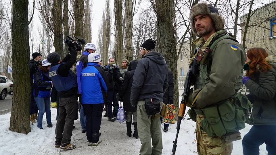 "Ползет слух о возможном обострении": опубликованы новые фото обстрелянной Авдеевки