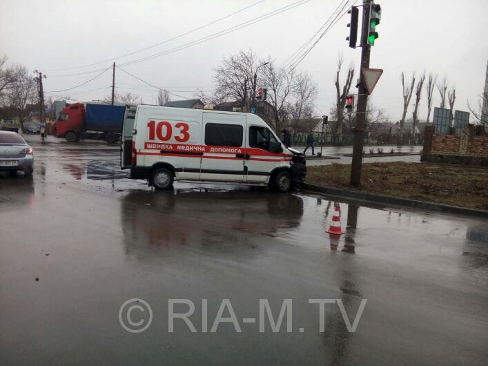 В Запорожской области автомобиль протаранил скорую, ехавшую на вызов (ФОТО)