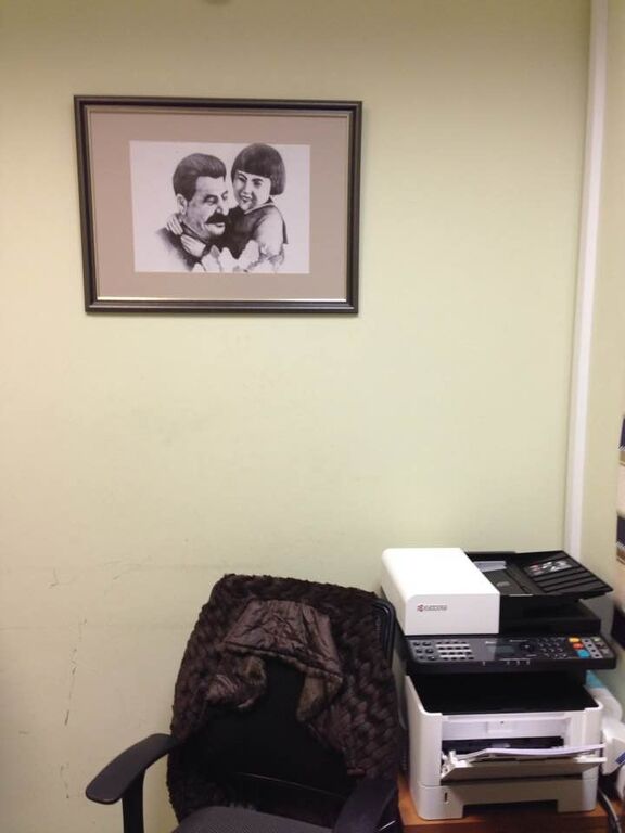 Фото с людоедом: российский омбудсмен повесил в кабинете портрет Сталина с кошмарной историей