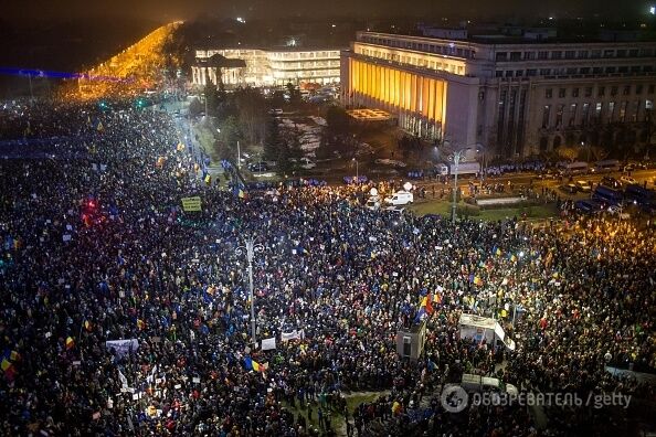 "Задняя" не прошла: под здание правительства Румынии нахлынуло около 150 тыс. протестующих, опубликовано фото и видео