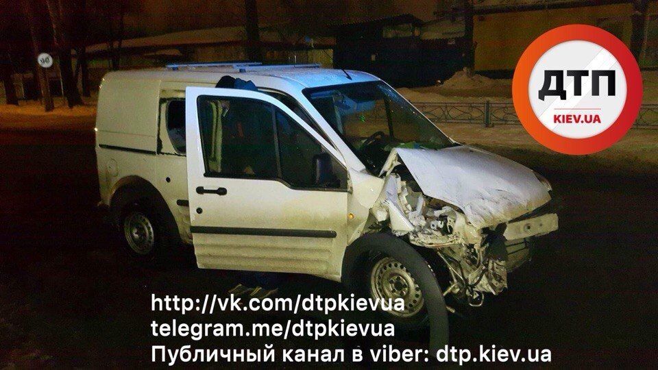 В Киеве произошло тройное ДТП: опубликованы фото