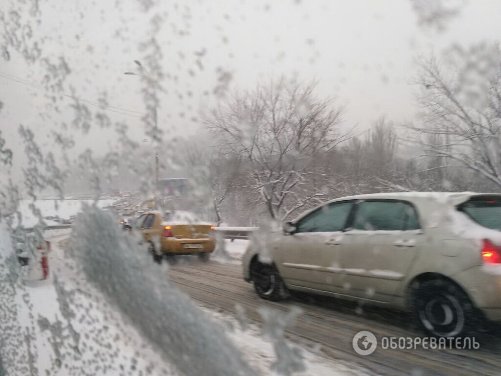 Снегопад остановил Киев: на дорогах массовые ДТП и жуткие пробки