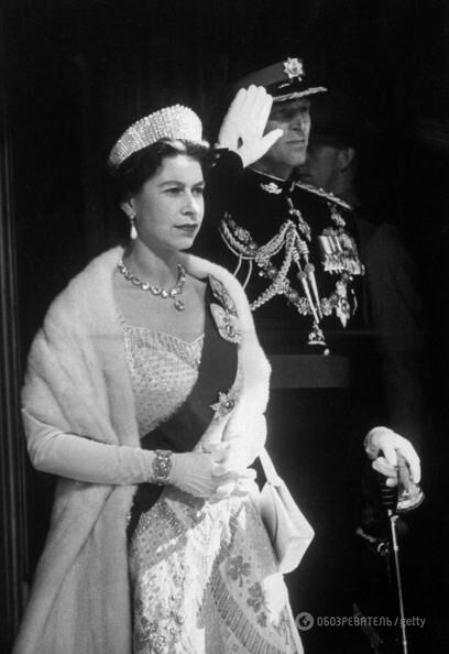 На троне 65 лет: Елизавета II отмечает уникальный "сапфировый" юбилей