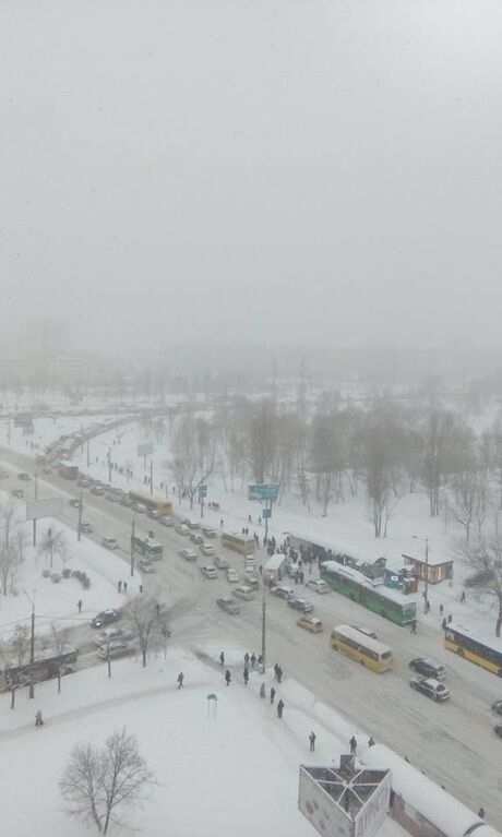 Снегопад остановил Киев: на дорогах массовые ДТП и жуткие пробки