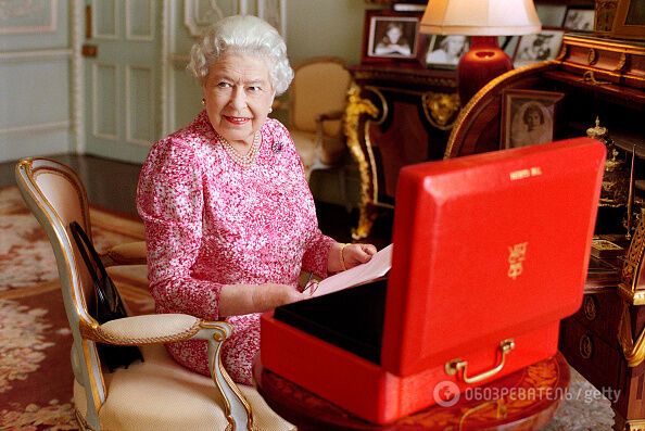 На троні 65 років: Єлизавета II відзначає унікальний "сапфіровий" ювілей