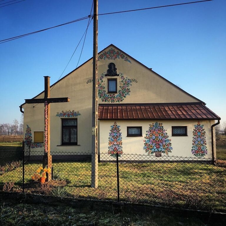 Навіть собача будка – витвір мистецтва: з’явилися фото унікального села в Польщі