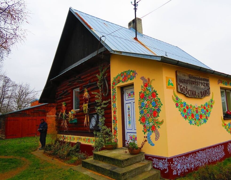 Навіть собача будка – витвір мистецтва: з’явилися фото унікального села в Польщі