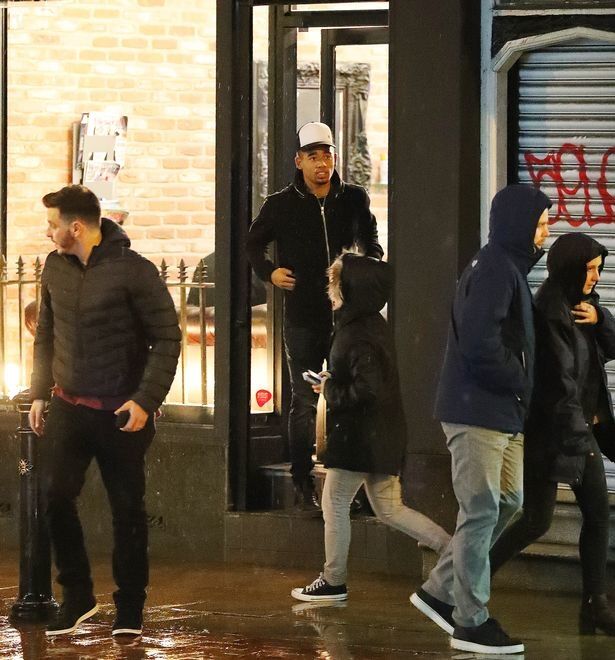 Футболист английского гранда эпатировал публику глупейшим поступком: опубликованы фото