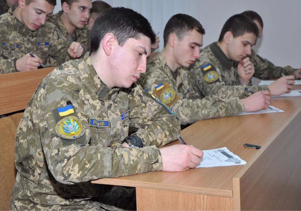 "Париж, Ле Бурже и Диснейленд ждут!" Прошел второй этап всеукраинского конкурса "Авиатор"