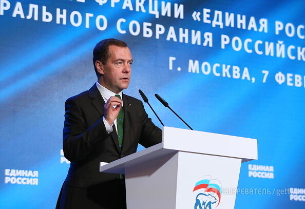 "Пед*к с мопедиком": модник Медведев стал посмешищем в сети. Фотофакт