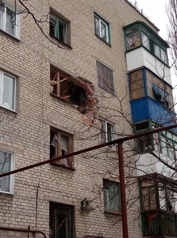 "Трупы не показываю": журналист опубликовал ужасающие фото разрушенной Авдеевки