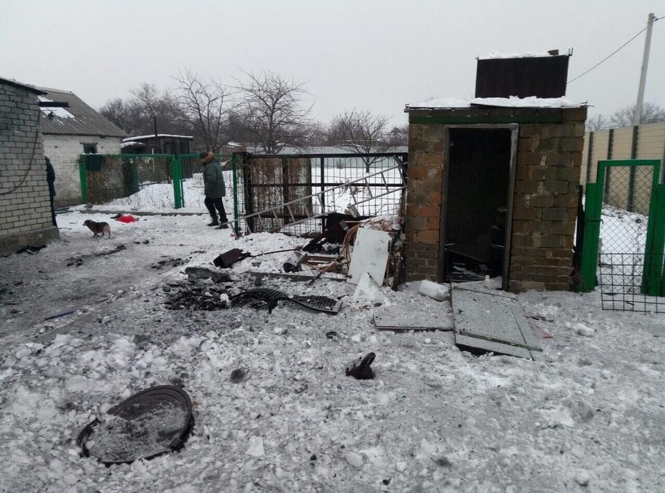 "Трупы не показываю": журналист опубликовал ужасающие фото разрушенной Авдеевки