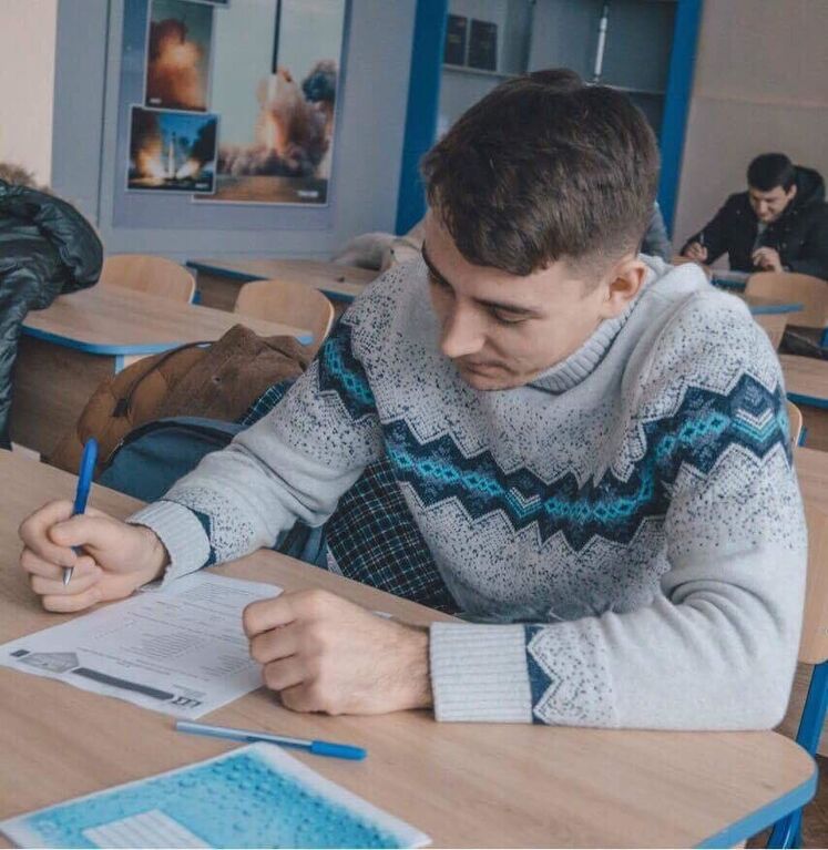 "Париж, Ле Бурже и Диснейленд ждут!" Прошел второй этап всеукраинского конкурса "Авиатор"