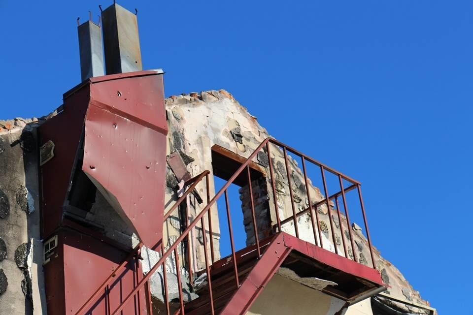 "Гатять з усього, що існує": бійці АТО показали фотодокази обстрілів із забороненої зброї