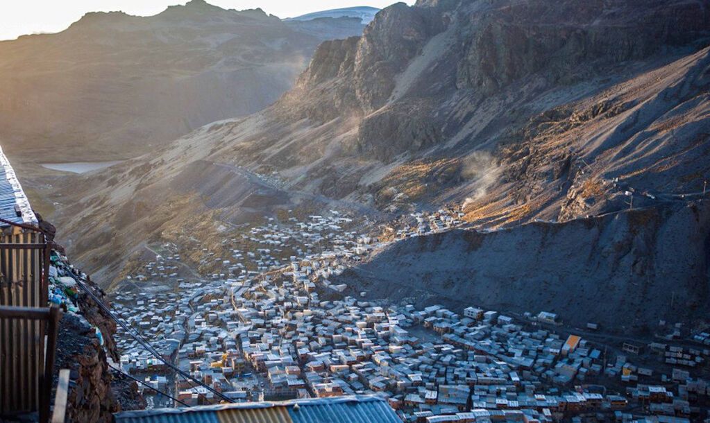 Золото, мусор и безвластие: как живет самый высокогорный город мира