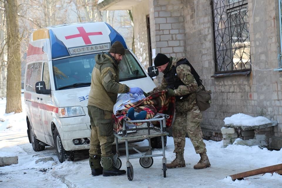 "Гатять з усього, що існує": бійці АТО показали фотодокази обстрілів із забороненої зброї