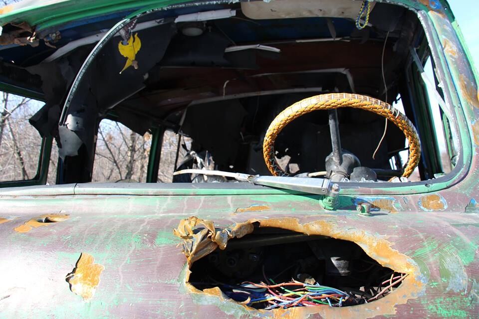 "Гатять з усього, що існує": бійці АТО показали фотодокази обстрілів із забороненої зброї