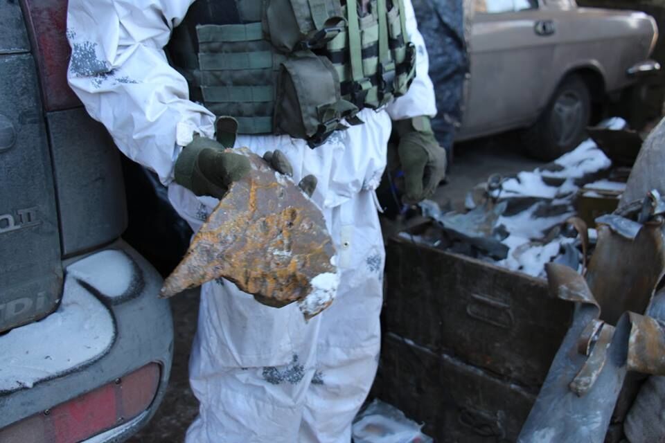 "Гатять з усього, що існує": бійці АТО показали фотодокази обстрілів із забороненої зброї