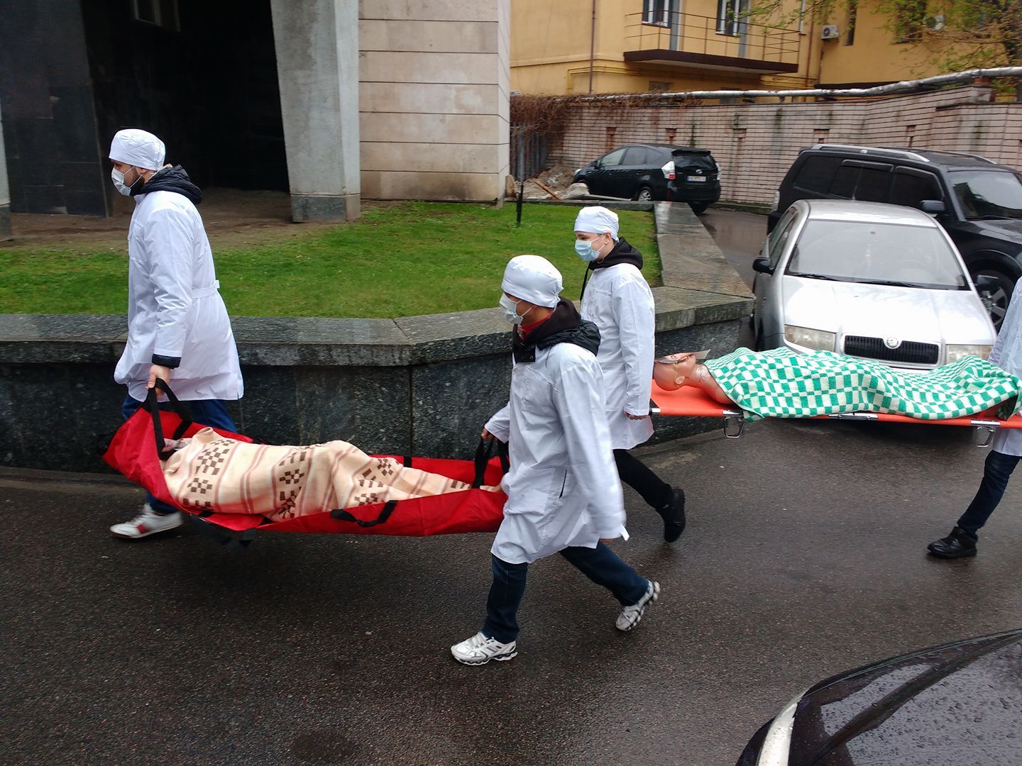 "Мы все увидели фарс": в Днепре со скандалом и потасовкой сорвали сессию горсовета