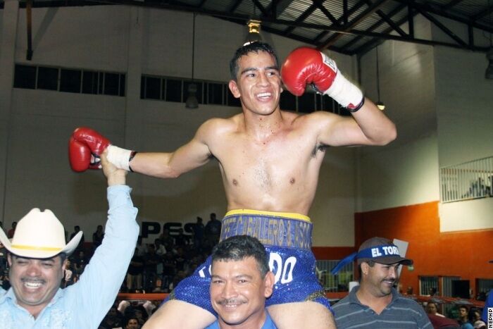 25-летний экс-чемпион мира по боксу погиб в автокатастрофе