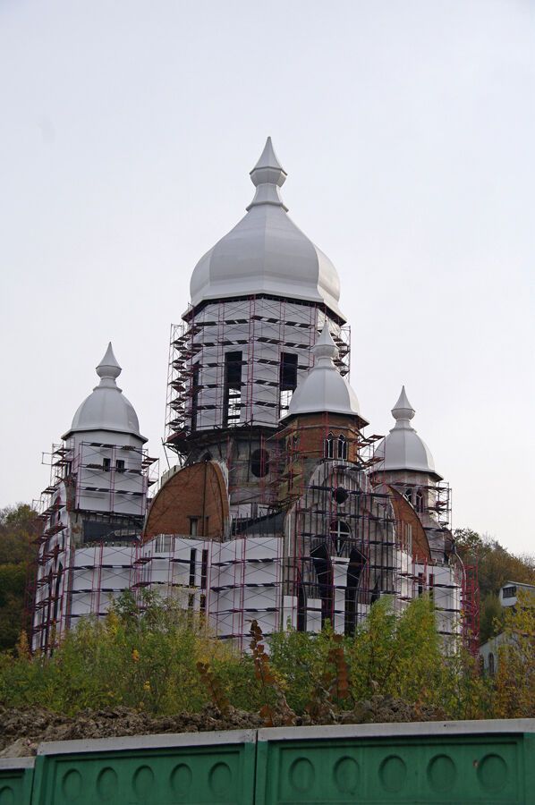 Кто пытается "отжать" храм в элитном районе Киева?