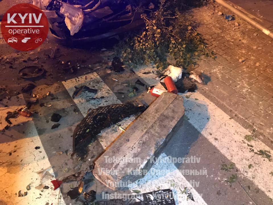 Вылетел на тротуар и загорелся: в Киеве вследствие ДТП разбили сразу четыре авто