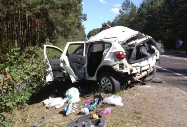 Потяг роздавив автомобіль з сім'єю: топ ДТП в Україні за добу