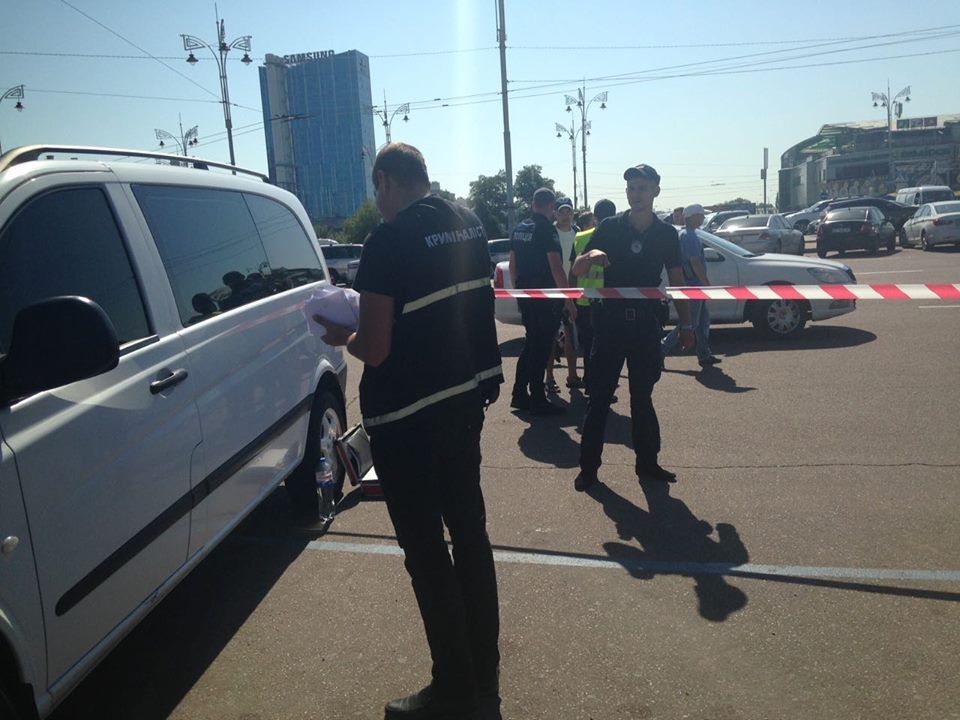 У Києві біля вокзалу невідомі відкрили стрілянину, є поранені