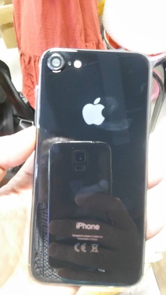 Apple выпустит сразу три новых iPhone со стеклянной крышкой: фото новинок
