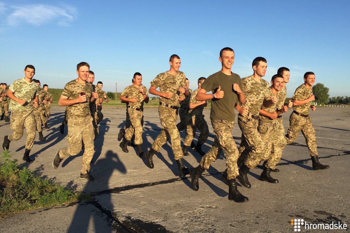 Курсант о службе в ВВС Украины: щипание травы и натирание колбасы спиртом