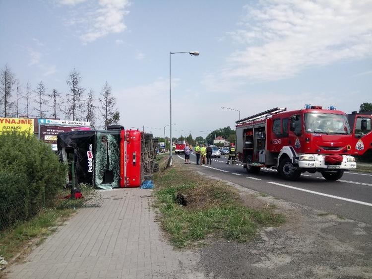 В Польше перевернулся туристический автобус, десятки пострадавших: фото масштабного ДТП