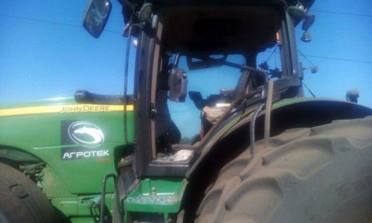 На Донбасі трактор підірвався на міні: з'явилися фото