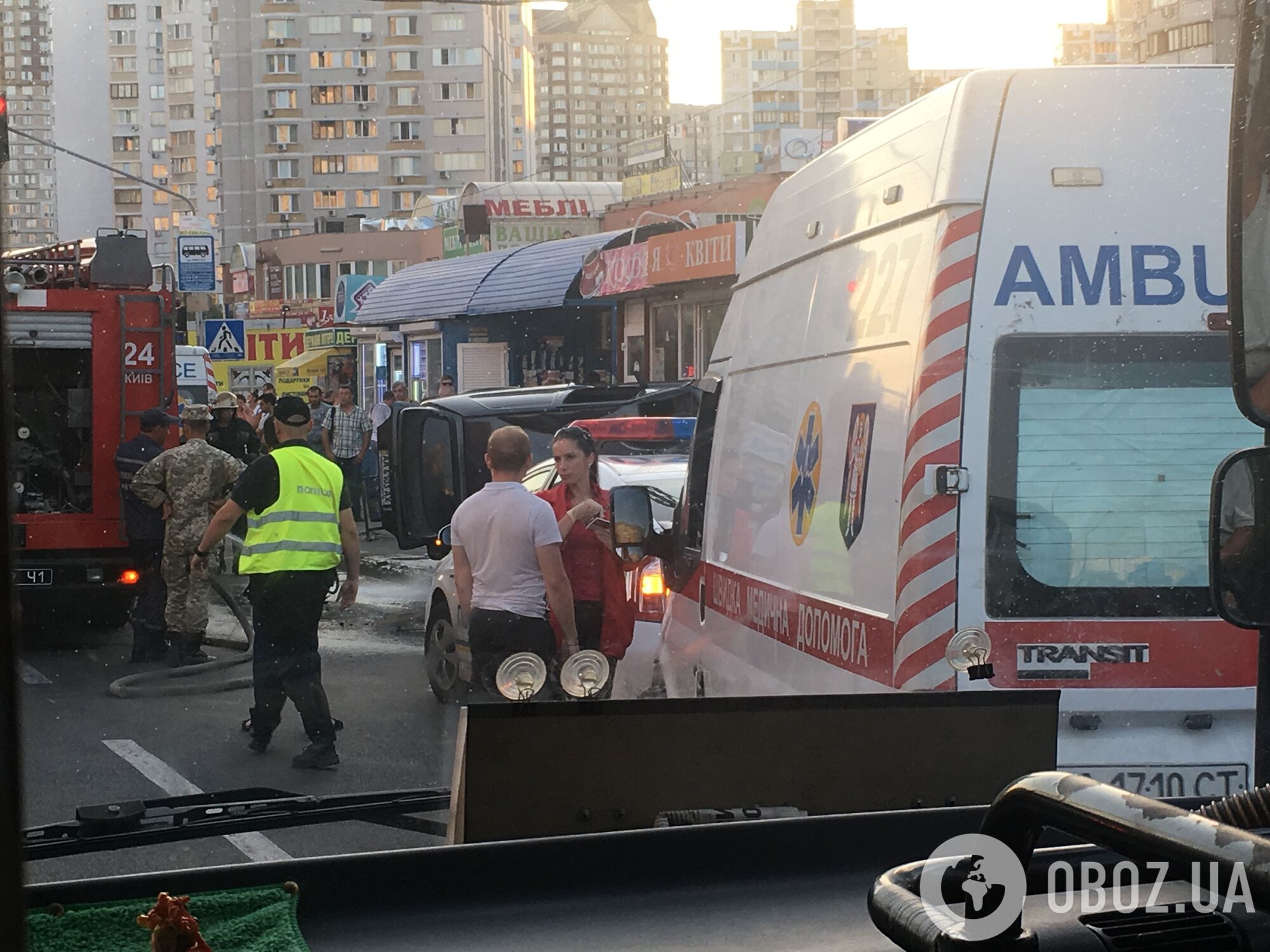 У Києві сталася серйозна ДТП: опубліковані фото з місця аварії