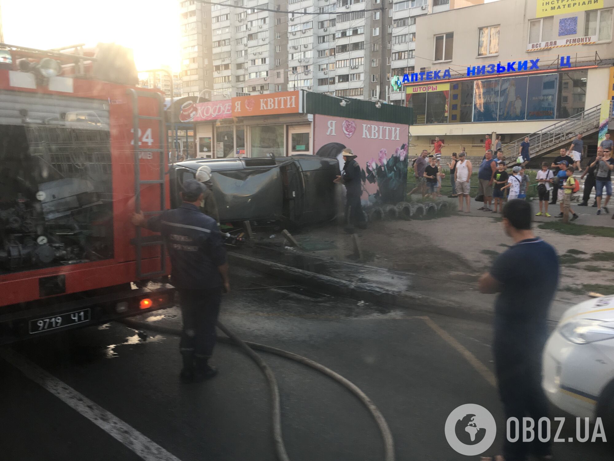 У Києві сталася серйозна ДТП: опубліковані фото з місця аварії