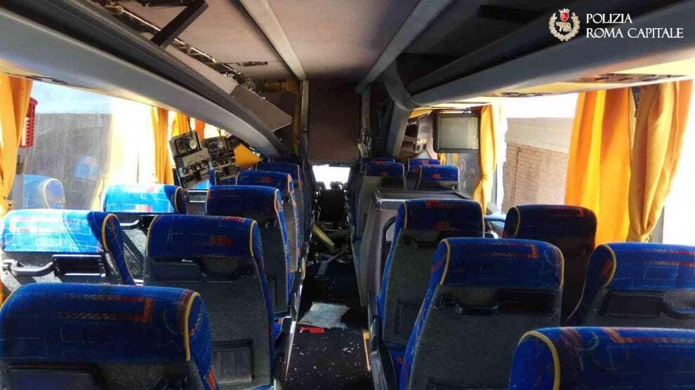 В Італії туристичний автобус протаранив міст: постраждали близько 20 осіб - фотофакт