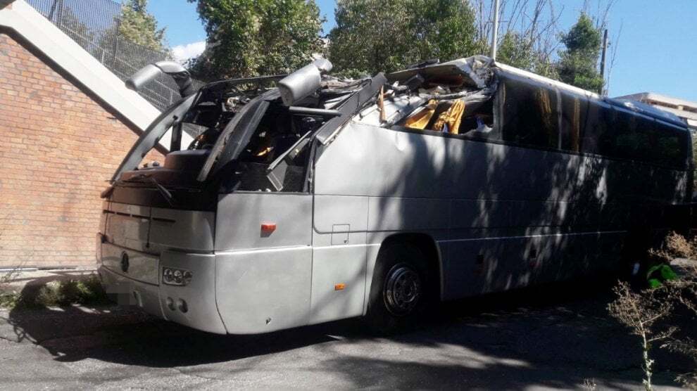 В Італії туристичний автобус протаранив міст: постраждали близько 20 осіб - фотофакт