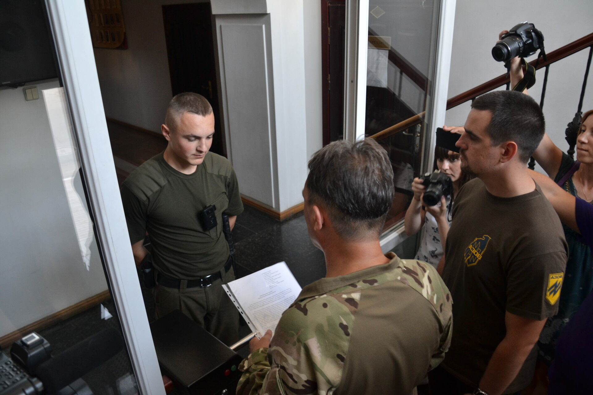 У Луцьку бійці АТО вийшли на протест проти свавілля УКРОПівських тітушок: з’явились фото