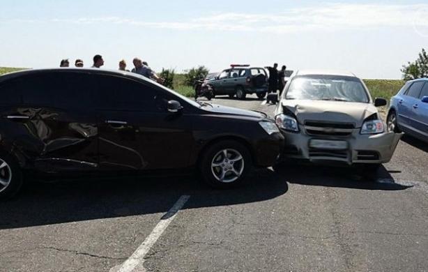 На одном из блокпостов Донбасса произошло масштабное ДТП: фото аварии