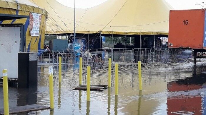 Затоплено дороги: Одесу накрила сильна злива