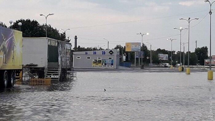 Затоплены дороги: Одессу накрыл сильнейший ливень