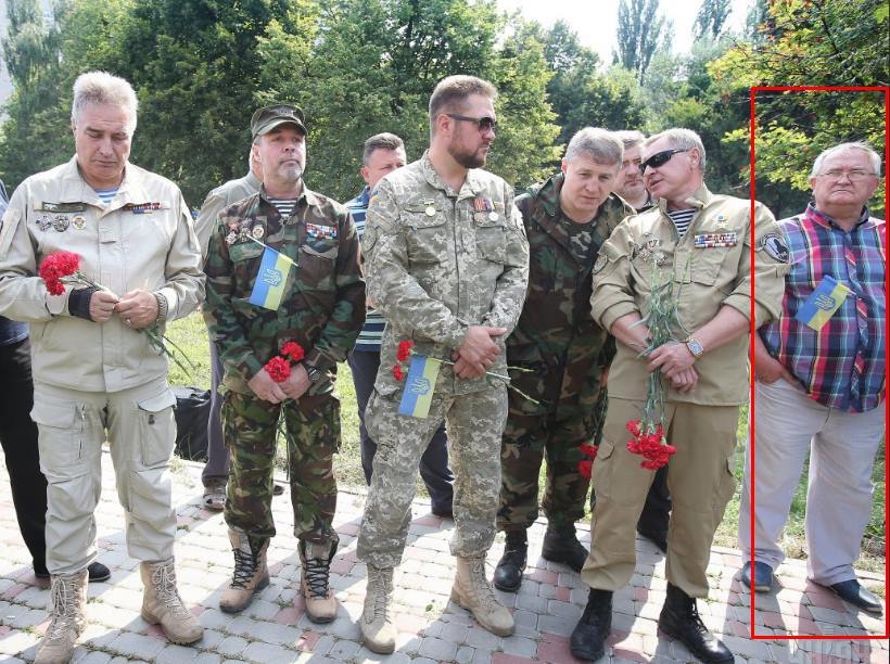 Перевзувся в польоті: скандальний генерал з'явився на заході для бійців АТО