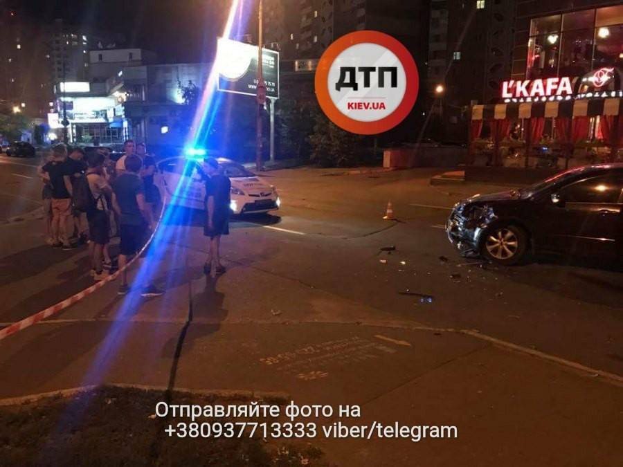 В Киеве пьяный полицейский сбил мотоциклиста - соцсети