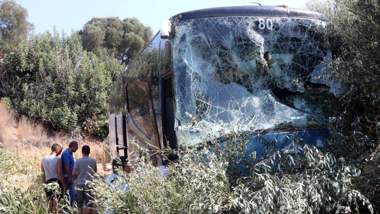 Смертельное ДТП в Греции: автобус с десятками туристов упал с моста