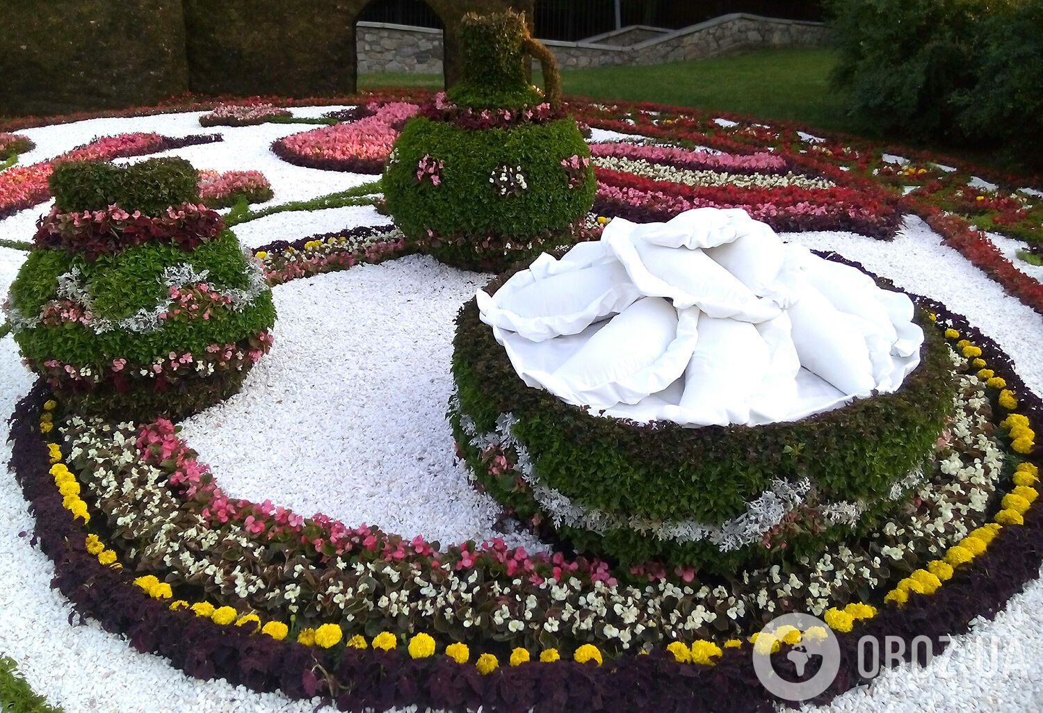 Выставка цветов в Киеве: тарелка борща и гигантские вареники